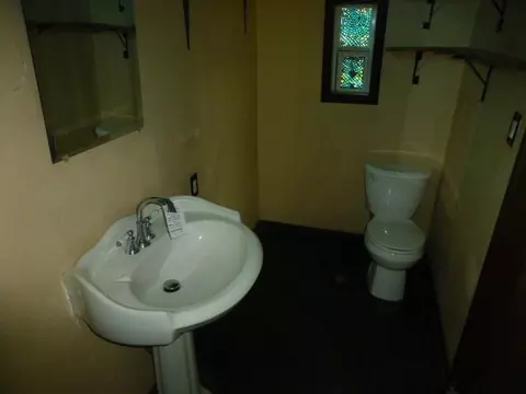 Bath - 119 Hayes Ct, Springtown, TX 76082 photo 2 of 3