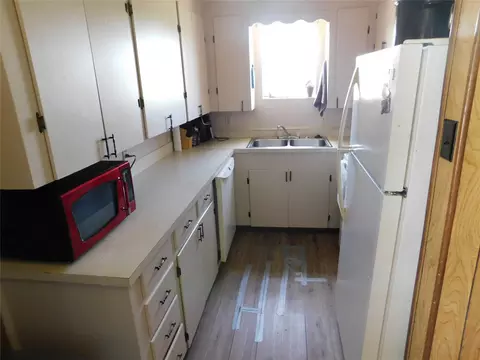 Kitchen - 5401 Hwy 36, Comanche, TX 76442 photo 2 of 2