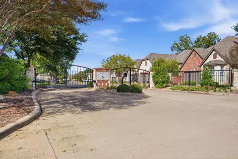 600 N Avalon Ct, Granbury, TX 76048