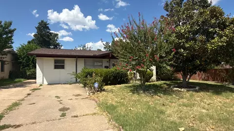1851 Chevy Chase Dr, Carrollton, TX 75006