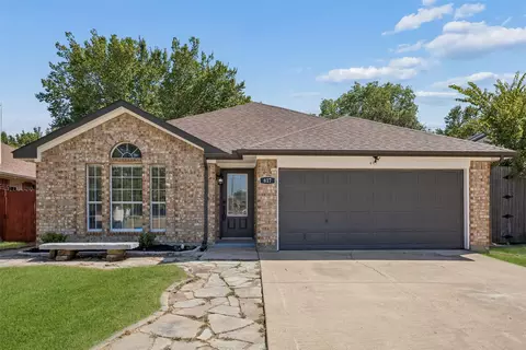 617 Forest Oaks Dr, Grand Prairie, TX 75052