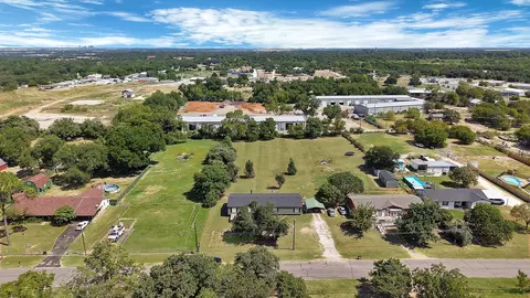 212 Ponderosa Ln, Burleson, TX 76028
