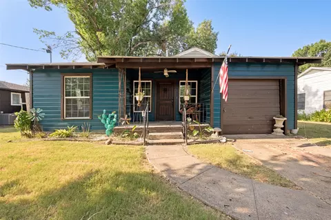 1008 E Russell Ave, Carrollton, TX 75006