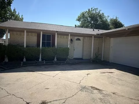 2210 Newcastle Dr, Garland, TX 75041