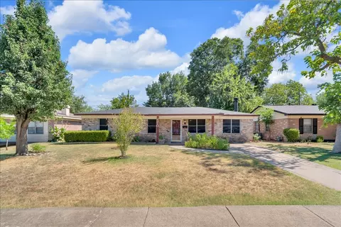 2210 Starlite Ln, Irving, TX 75061
