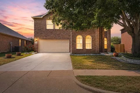 9013 Saratoga Rd, Fort Worth, TX 76244