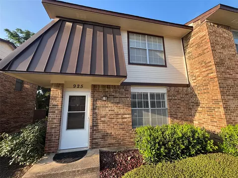 925 Cedar Ter, Cedar Hill, TX 75104