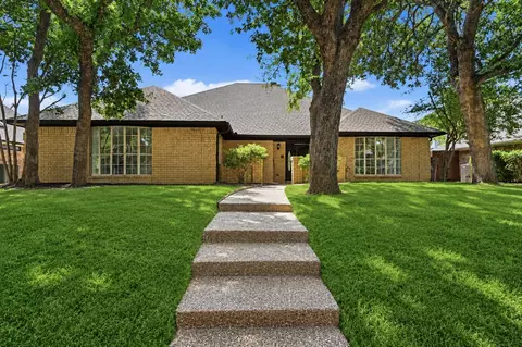 4504 Lake Park Dr, Arlington, TX 76016
