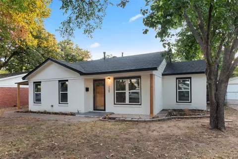 729 Thersa Dr, River Oaks, TX 76114