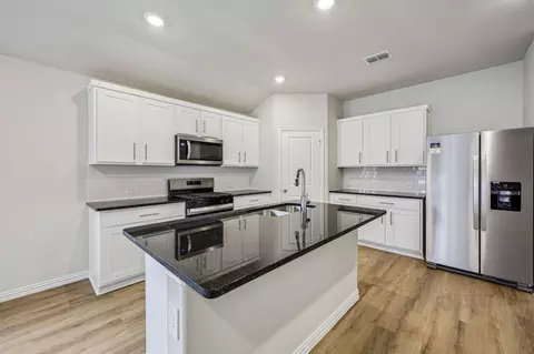 2127 Longchamp Ln, Seagoville, TX 75159
