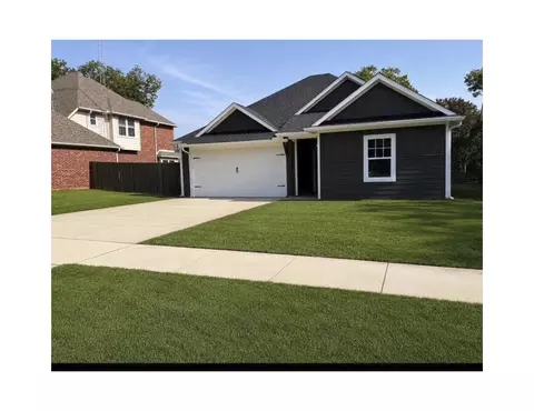 1021 W Sears St, Denison, TX 75020