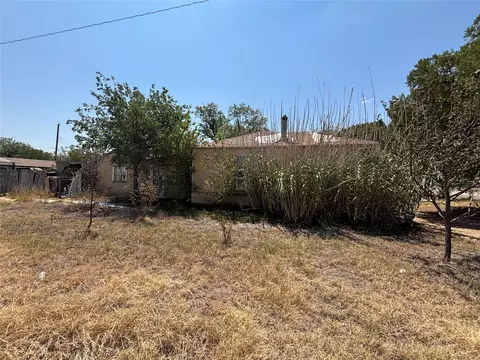 Exterior - 649 Avenue F, Hamlin, TX 79520 photo 2 of 7