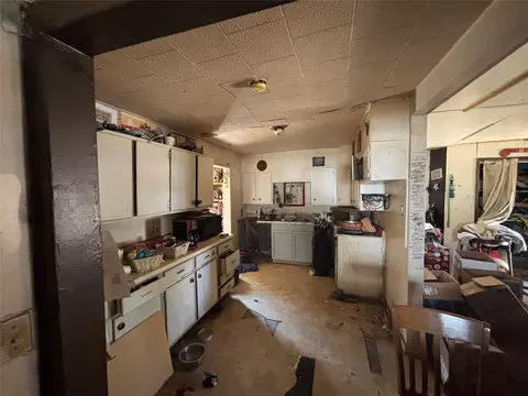 Entry Way - 649 Avenue F, Hamlin, TX 79520 photo 4 of 4