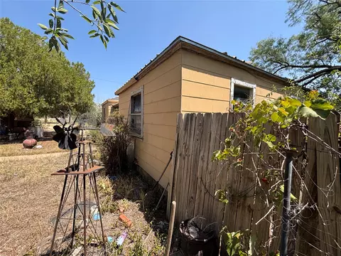 Exterior - 649 Avenue F, Hamlin, TX 79520 photo 5 of 7