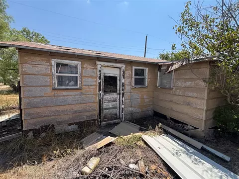 Exterior - 649 Avenue F, Hamlin, TX 79520 photo 6 of 7
