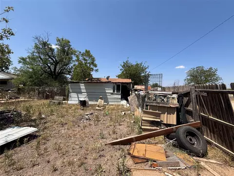 Exterior - 649 Avenue F, Hamlin, TX 79520 photo 4 of 7