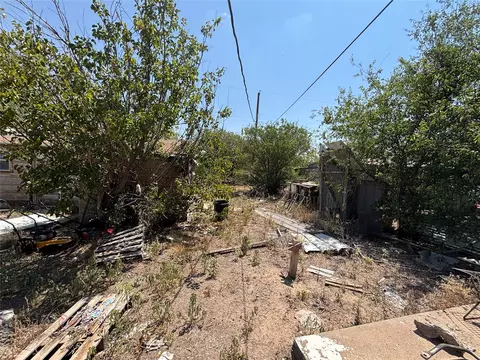 Exterior - 649 Avenue F, Hamlin, TX 79520 photo 3 of 7