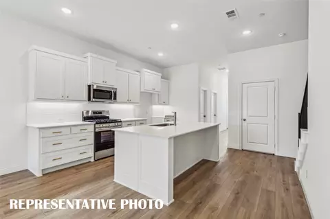 Kitchen - 1032 Splitrock Dr, Allen, TX 75013 photo 1 of 2