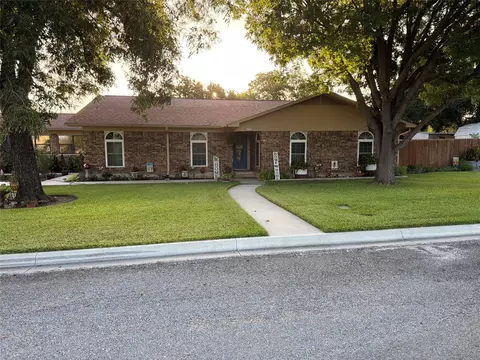1712 N Reynolds St, Goldthwaite, TX 76844
