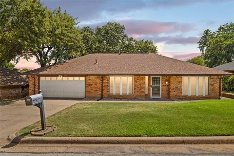 5710 Valley Ridge Ct, Arlington, TX 76017