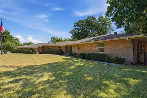 3202 S Country Club Rd, Garland, TX 75043