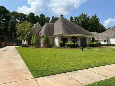 435 Oakwood Trace Ct, Shreveport, LA 71106