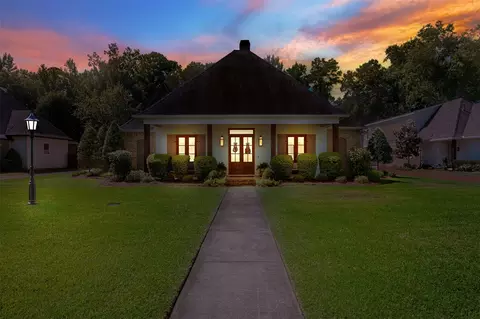 435 Oakwood Trace Ct, Shreveport, LA 71106