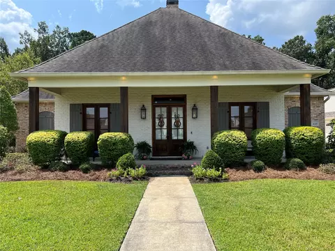 435 Oakwood Trace Ct, Shreveport, LA 71106