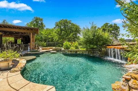 8571 Navisota Dr, Lantana, TX 76226