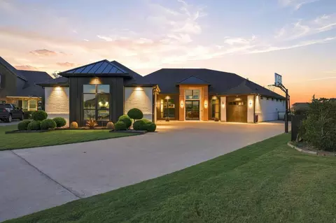1604 Covered Bridge Ct, Gunter, TX 75058