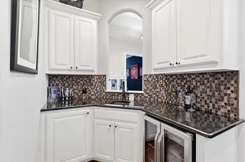 Kitchen - 412 Nora Ln, Argyle, TX 76226 photo 8 of 9