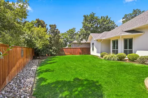 Exterior - 412 Nora Ln, Argyle, TX 76226 photo 6 of 7
