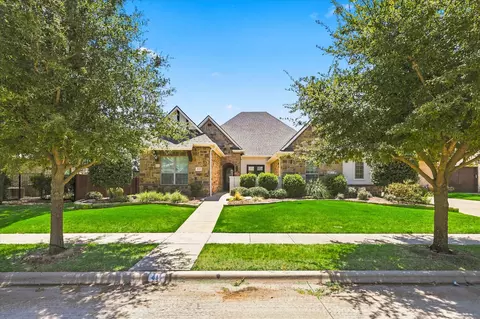 Exterior - 412 Nora Ln, Argyle, TX 76226 photo 3 of 7