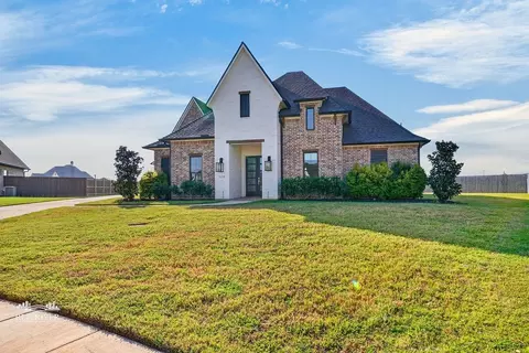 574 Corinth Cir, Bossier City, LA 71111