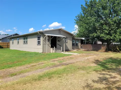 735 SW 1st, Detroit, TX 75436
