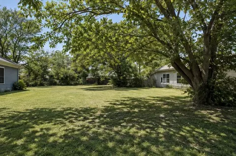 114 S Mills St, West, TX 76691