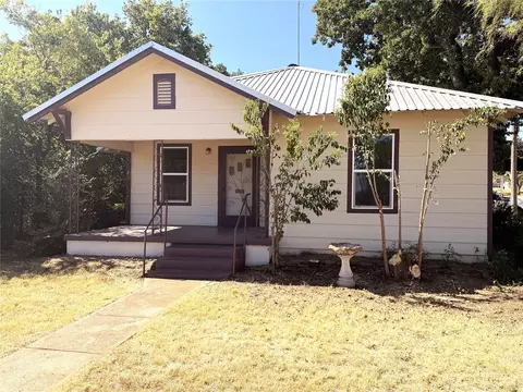 712 W Main St, Eastland, TX 76448