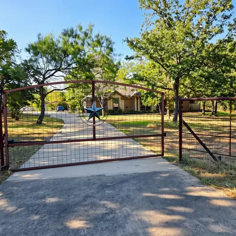 205 Niki Rd, Paradise, TX 76073