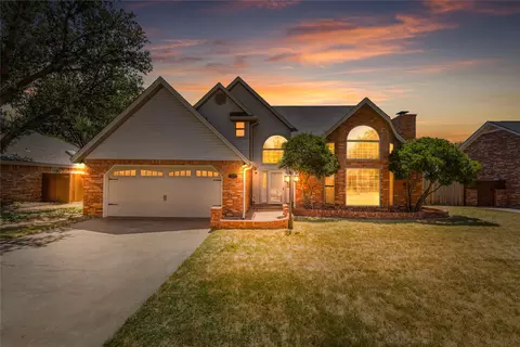 817 Arapaho Dr, Burkburnett, TX 76354