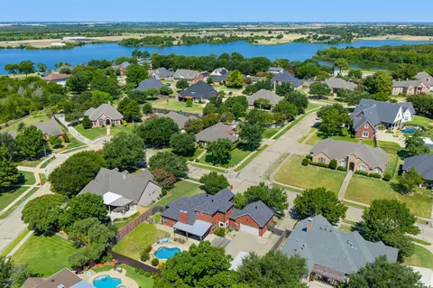 1907 Clearview Dr, Ennis, TX 75119