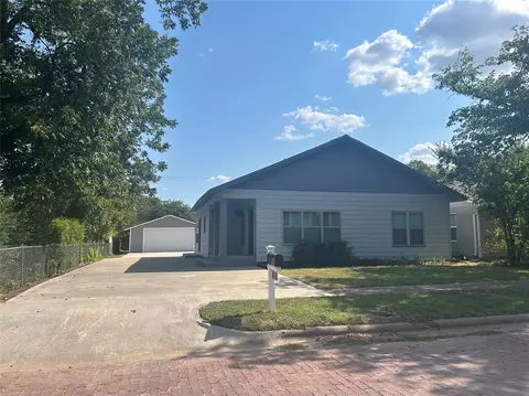 407 W Hamilton St, Olney, TX 76374