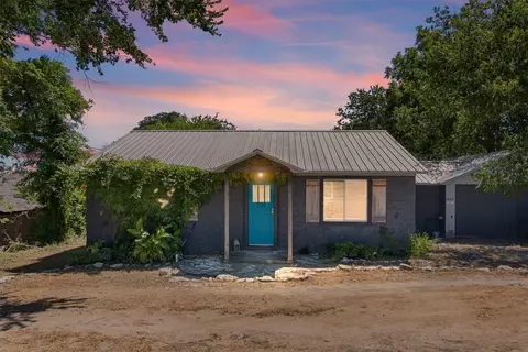 709 Hereford St, Glen Rose, TX 76043