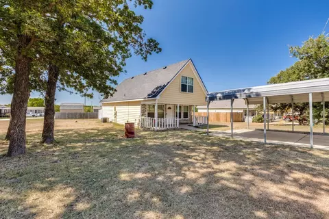 11001 Shady Oaks Dr, Runaway Bay, TX 76426