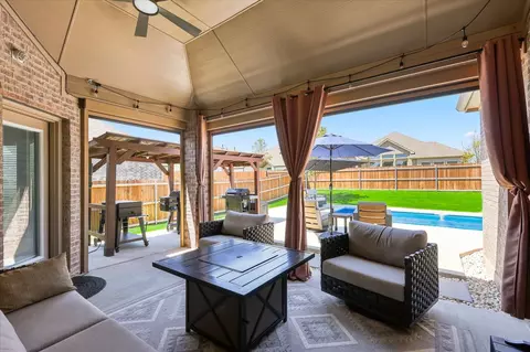 1863 Silver Birch Rd, Waxahachie, TX 75165
