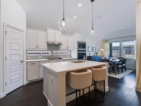 615 Frio Ln, Aubrey, TX 76227