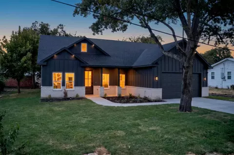 707 W Turner St, Wolfe City, TX 75496