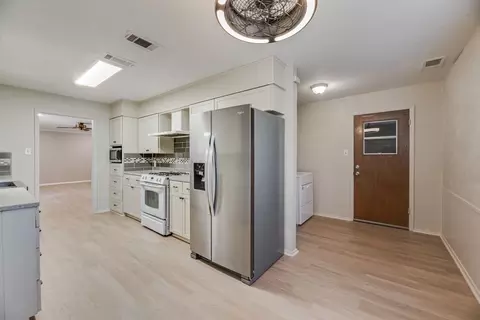 Kitchen - 2228 Picadilly Ln, Denton, TX 76209 photo 4 of 4