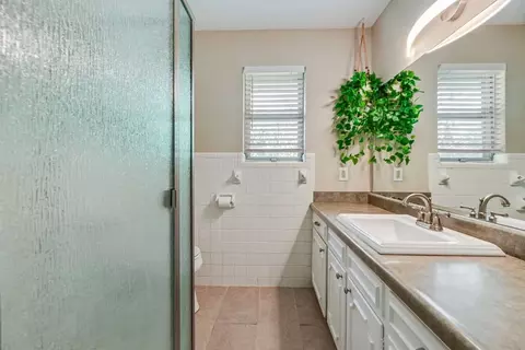 Bath - 2228 Picadilly Ln, Denton, TX 76209 photo 1 of 2