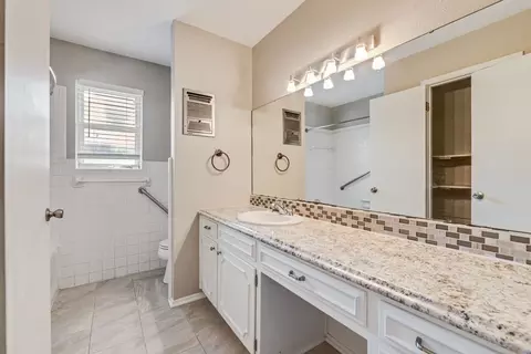 Bath - 2228 Picadilly Ln, Denton, TX 76209 photo 2 of 2