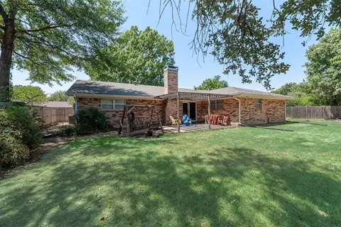 Exterior - 2228 Picadilly Ln, Denton, TX 76209 photo 3 of 4